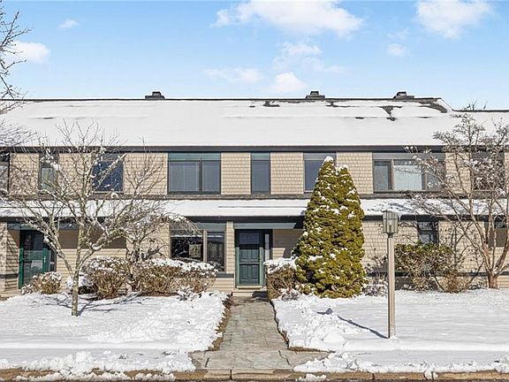 3rd image of 17 Vanderbilt Dr #134