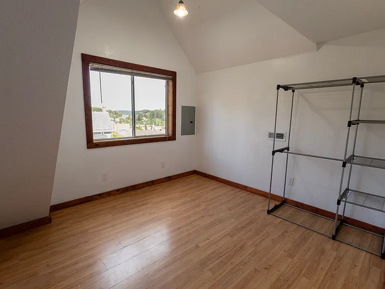 611 Railroad Ave — Photo 30
