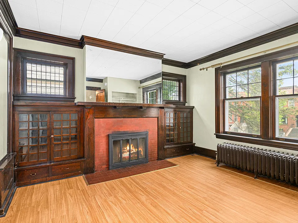 1601-03 E Superior St #1603