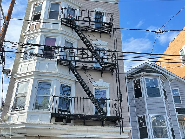 137 Governor St #200 — Photo 1