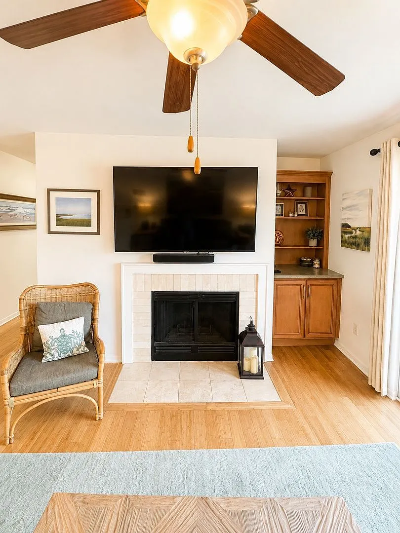 2 bed, 2.0 bath, 1200 sqft, $2,600 — Photo 2