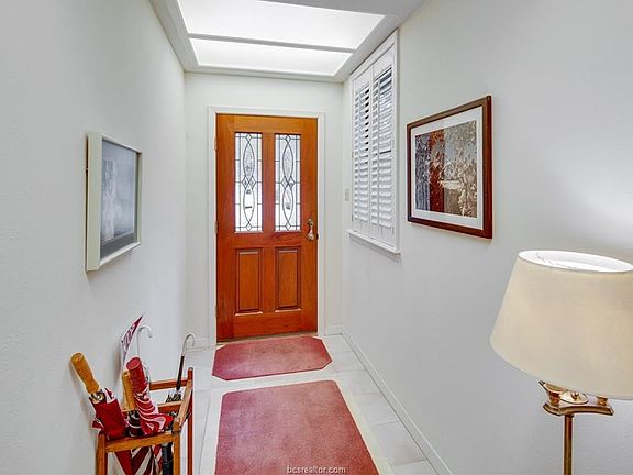 2nd image of 1308 Scarborough (pvt) Dr