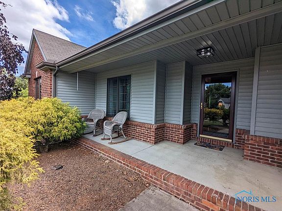 4th image of 595 Bradford Ct