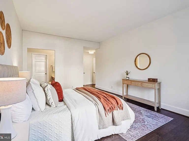 8101 Connecticut Ave S #307 — Photo 13