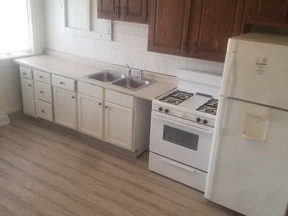 5th image of 802 Kishwaukee St