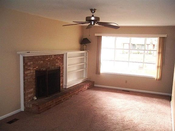3rd image of 10 N Johanna Dr