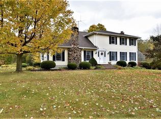 18553 Snyder Rd, Chagrin Falls, OH 44023