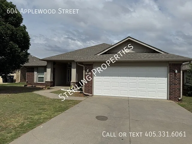 604 Applewood St — Photo 1