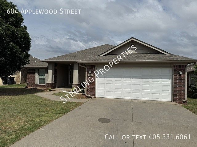 1st image of 604 Applewood St