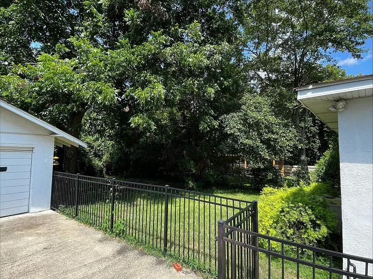 1829 McDowell St — Photo 22