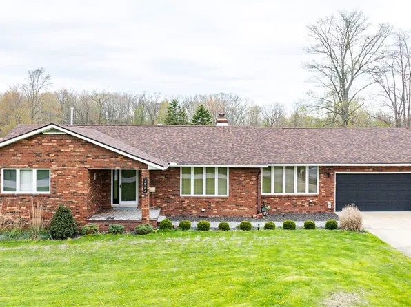 1584 Hemlock Dr, Ashtabula, OH 44004