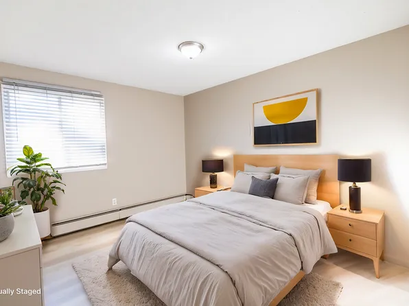 4646 73rd St NW, Calgary, AB T3B 2M4