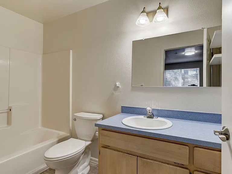 300 N Oak Harbor St #A102 — Photo 14