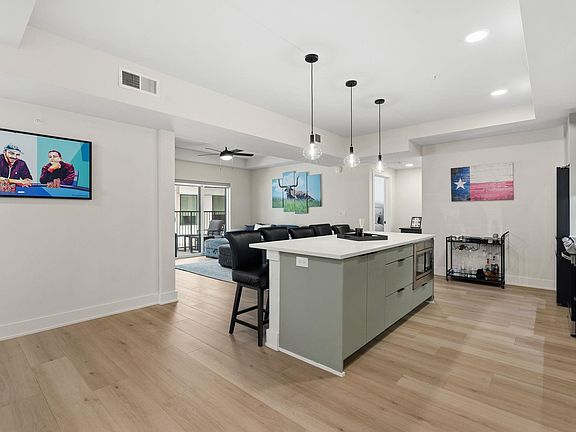 2nd image of 2500 Longview St #116