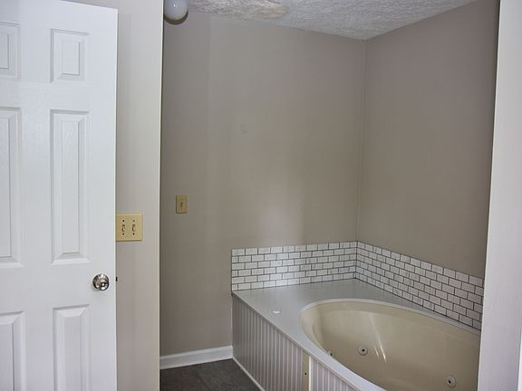 5th image of 103 Sunflower Ct SW