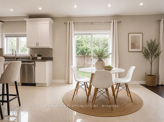 5th image of 7 Kingspoint Cir