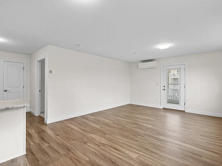 Autumn Woods Apartments — Photo 8