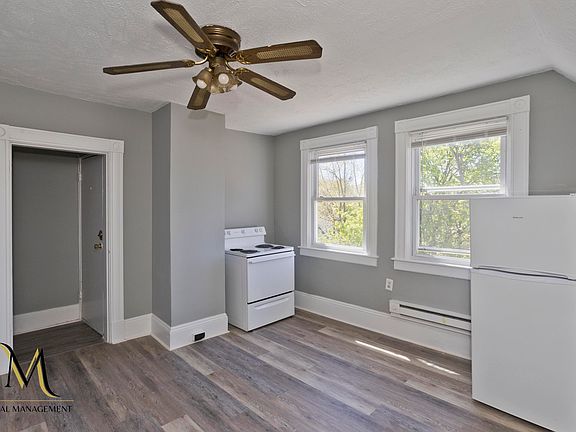 4th image of 122 Fort Pleasant Ave #3