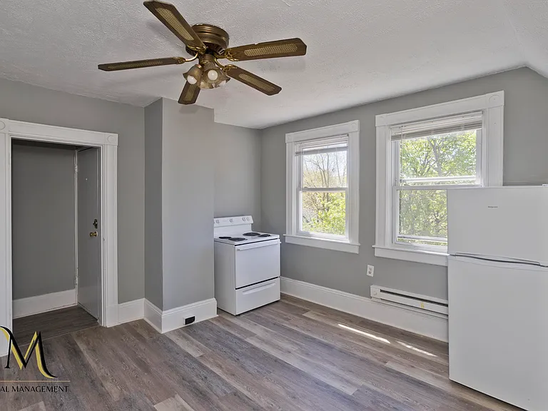122 Fort Pleasant Ave #3 — Photo 4