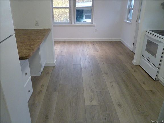 5th image of 215 North St