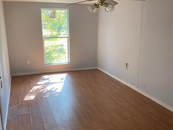 2nd image of 2104 Carolina St Unit 2