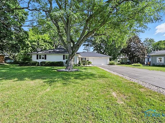 2nd image of 936 Country Club Dr