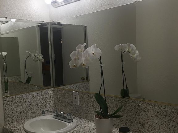 One of 2 full bathrooms