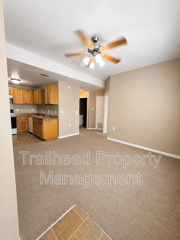 2 bed, 1.0 bath, 800 sqft, $1,095 — Photo 3
