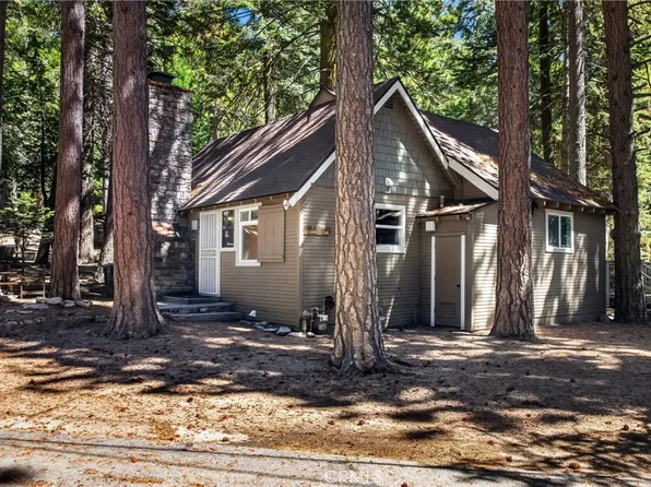 27917 Squirrel Ln, Lake Arrowhead, CA 92352