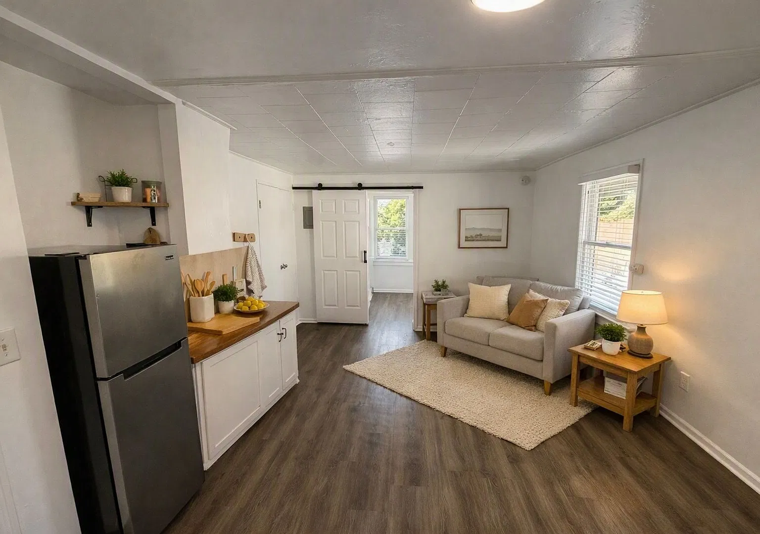 1350 E Hellman Street — Photo 3