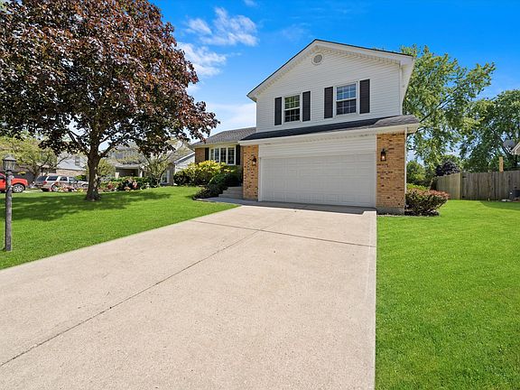 3rd image of 6901 Charnswood Dr