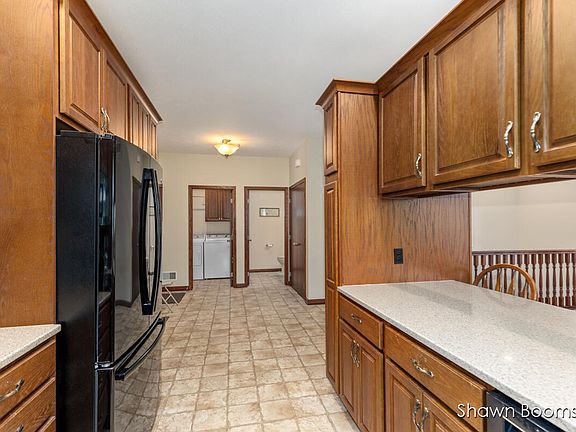 5th image of 8105 Amber Crest Dr SW