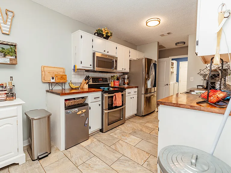 425 Whirlaway Ct — Photo 12