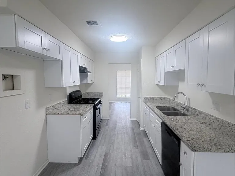 8119 Knightwood Forest Dr — Photo 15