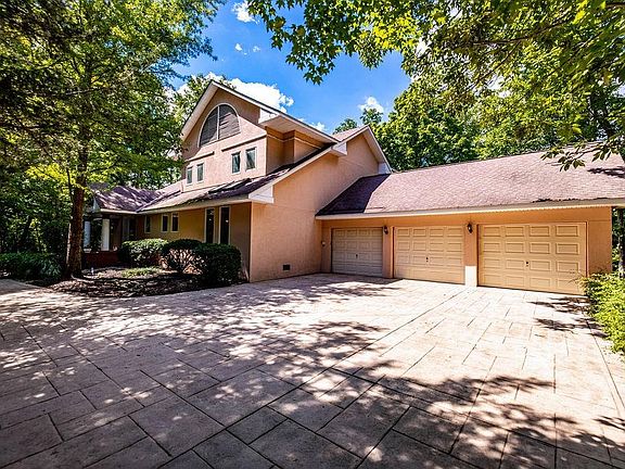 2nd image of 30 Hidden Creek Dr