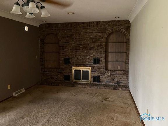 4th image of 2293 N Manor Dr