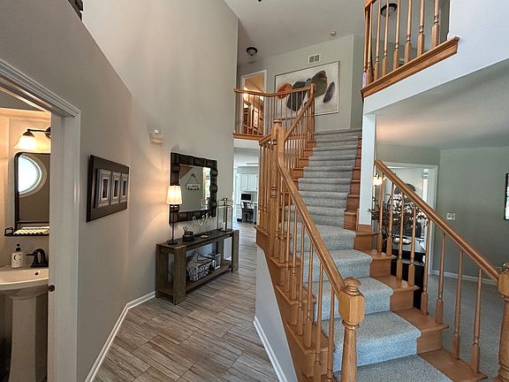 3rd image of 829 Kent Cir