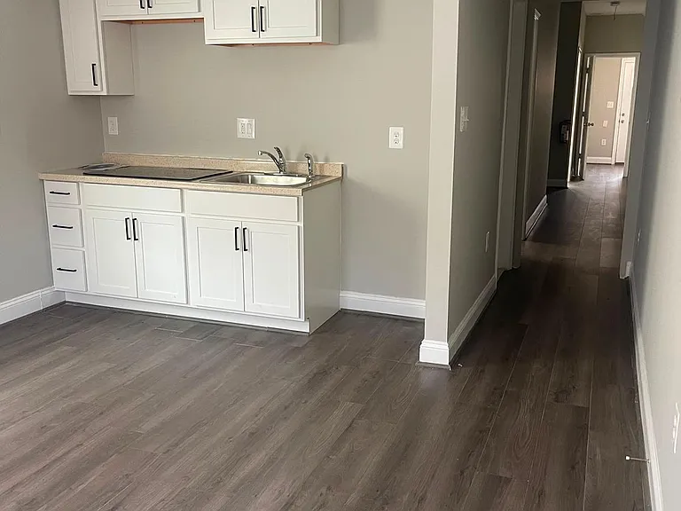 519 48th Pl NE #6 — Photo 3