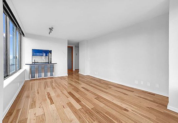 3rd image of 300 E 93rd St APT 33E