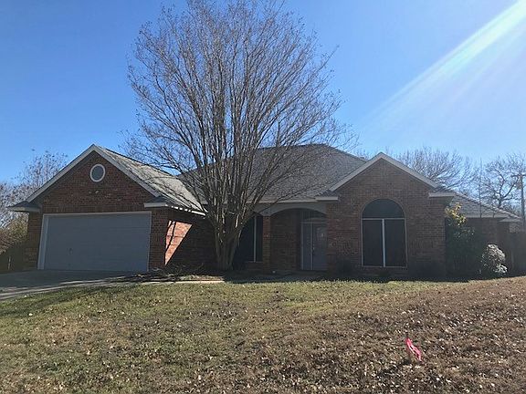 2nd image of 705 Bluebonnet Cir