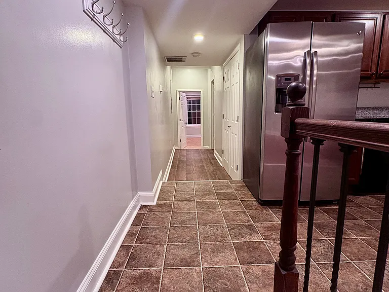 1008 W Cross St — Photo 2