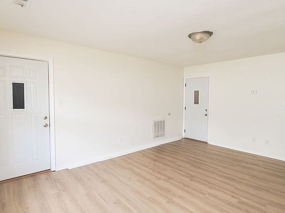 5th image of 2218 Gina St APT B