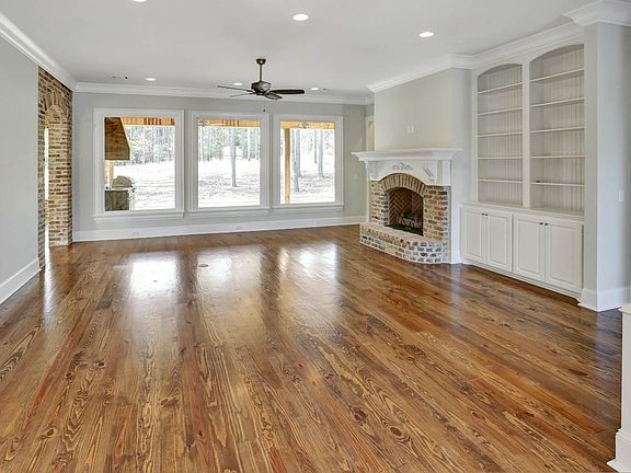 3rd image of 290 Lake Village Dr