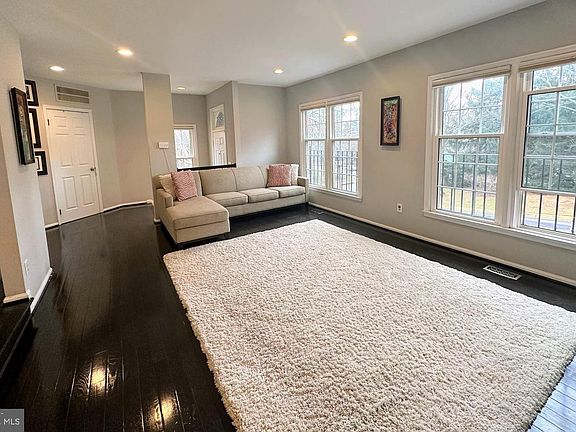 4th image of 11001 Cedarwood Dr
