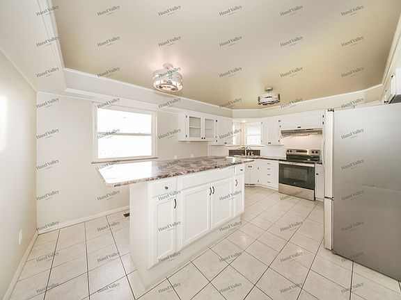 4th image of 3225 NW 35th Pl