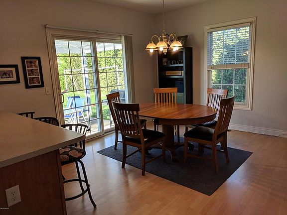 5th image of 917 Christian Ave