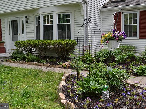 3rd image of 291 Woodland Dr