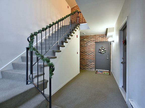 3rd image of 2S407 Emerald Green Dr Unit B