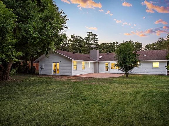 3rd image of 9510 Queenswood Dr