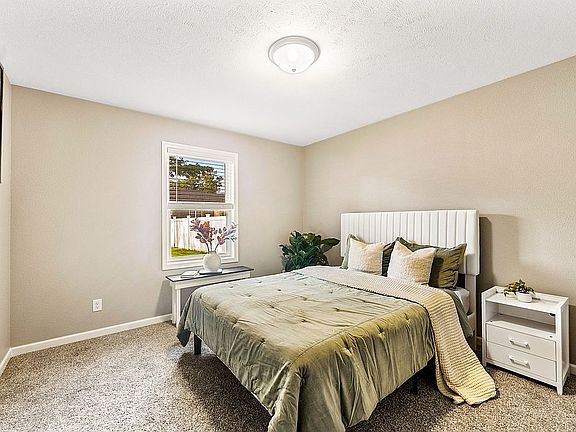 3rd image of 2524 Tulip Blvd